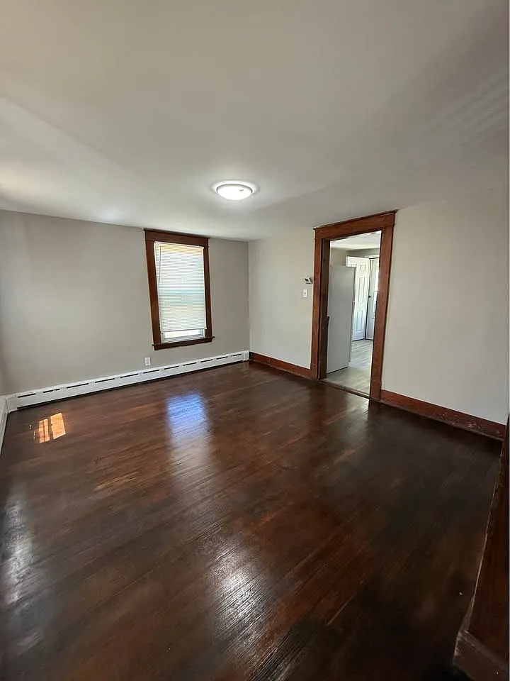 3 bed, 1.5 bath, $2,095 — Photo 3