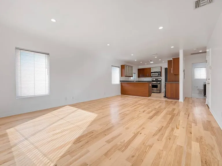 1117 S Cochran Ave — Photo 11