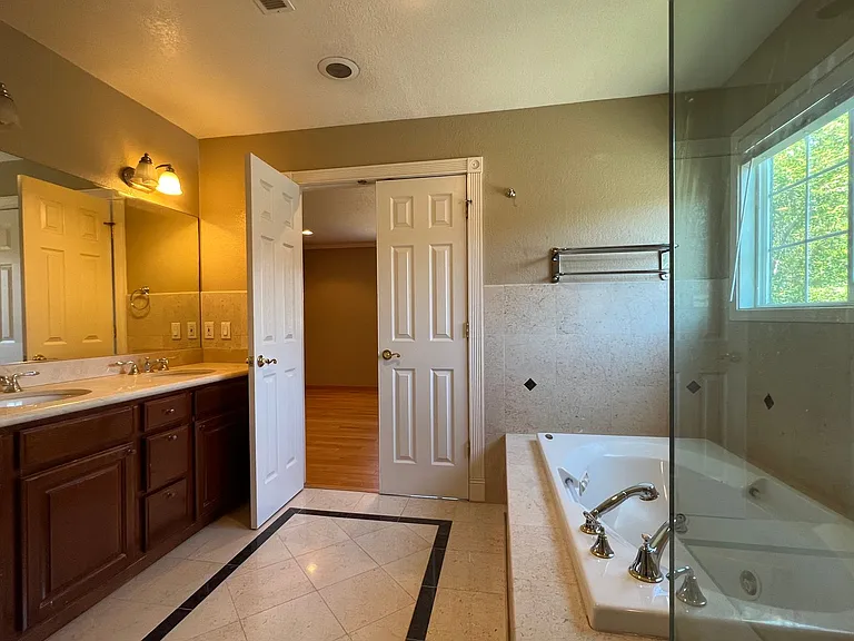 6556 Idlebrook Ct — Photo 9