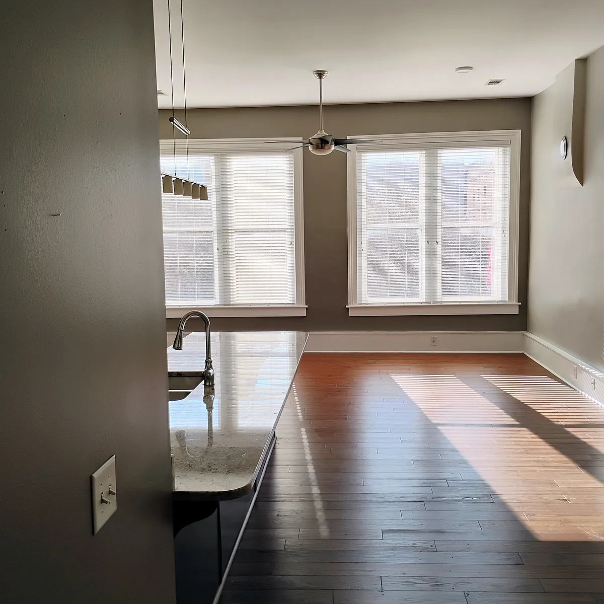 Building Photo - 447 3rd St #2