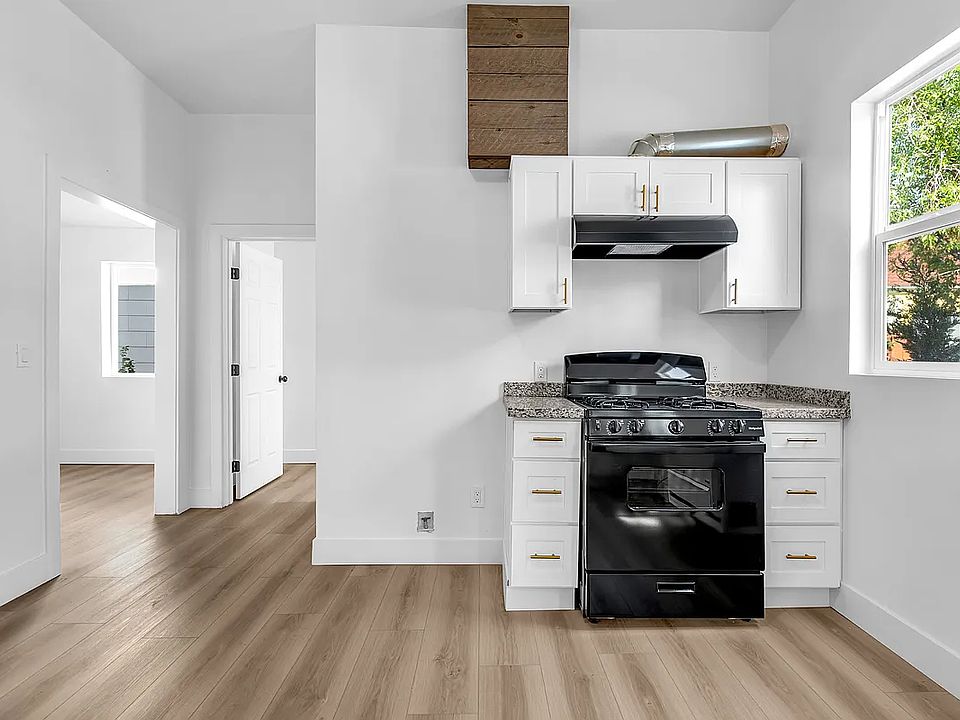 1st image of 950 W 7th St #1