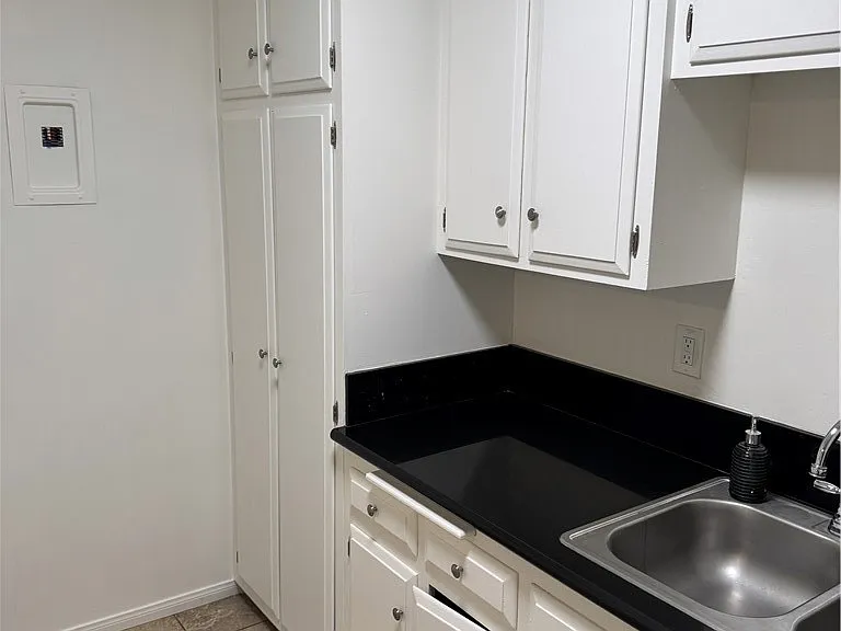 1164 Irving Ave #A — Photo 7