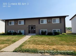 305 Clymer Rd APT 3, Hiawatha, IA 52233