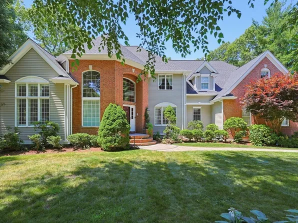 64 Deerview Way, Franklin, MA 02038