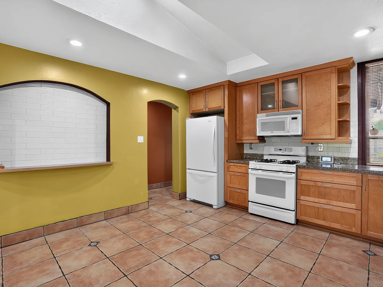 3 bed, 1379 sqft, $2,900 — Photo 4