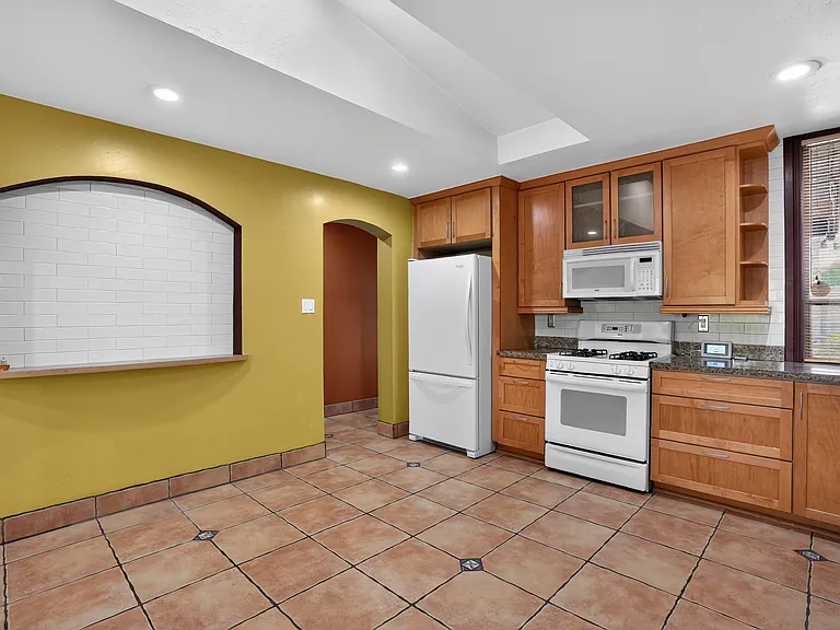 315 W Glenrosa Ave — Photo 4