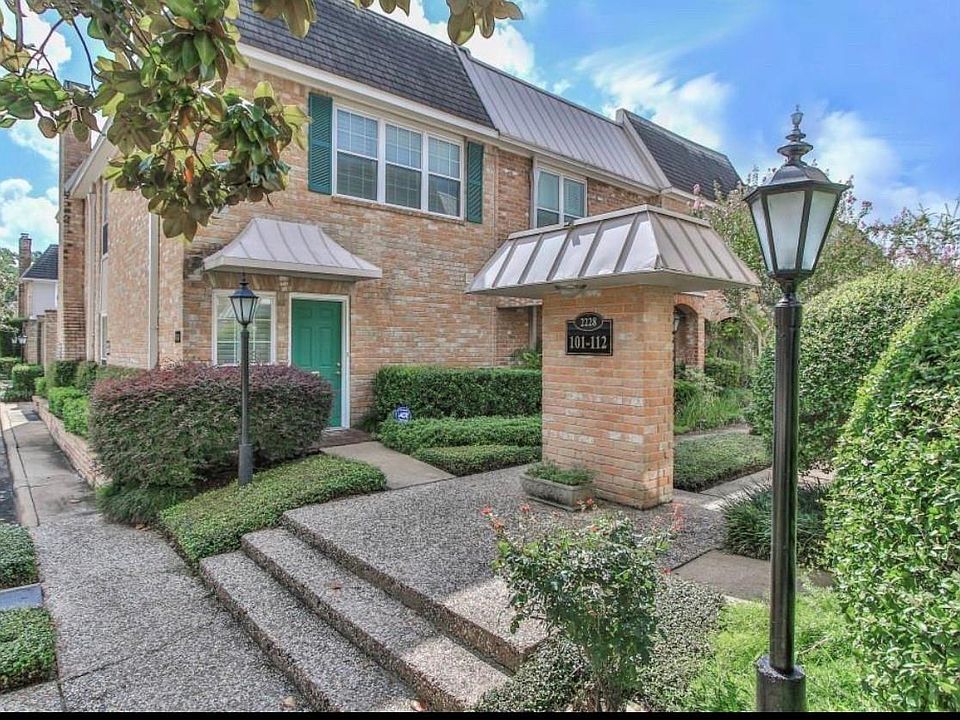 1st image of 2228 S Piney Point Rd APT 101