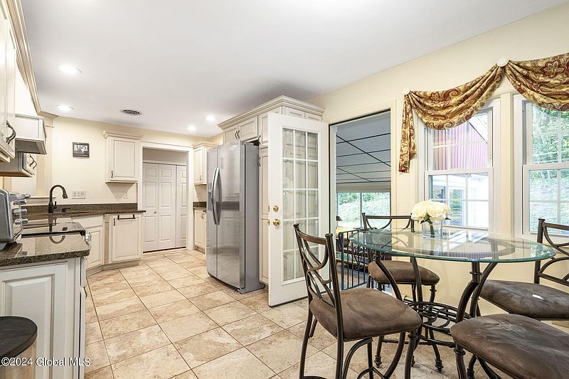 4th image of 33 Newton Road