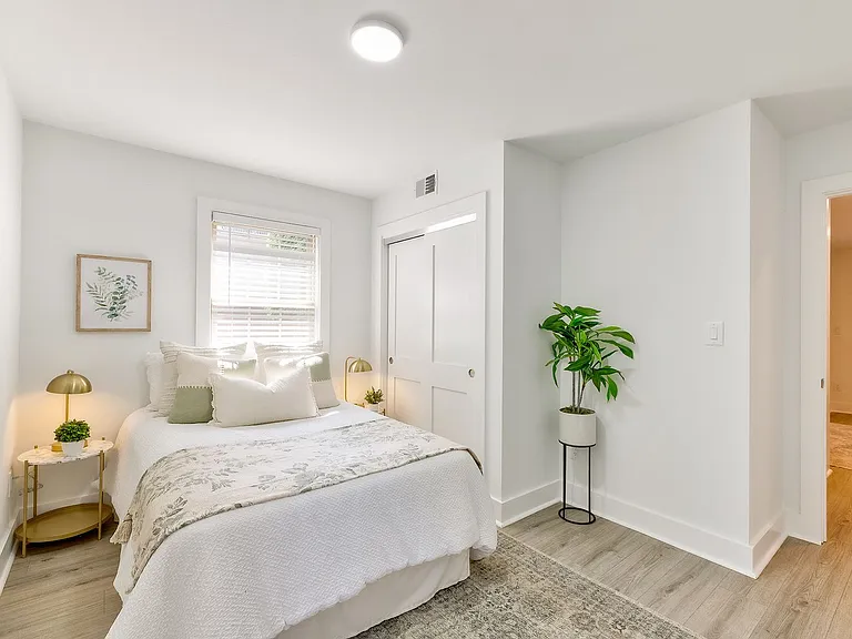 1833 Swann St NW — Photo 7