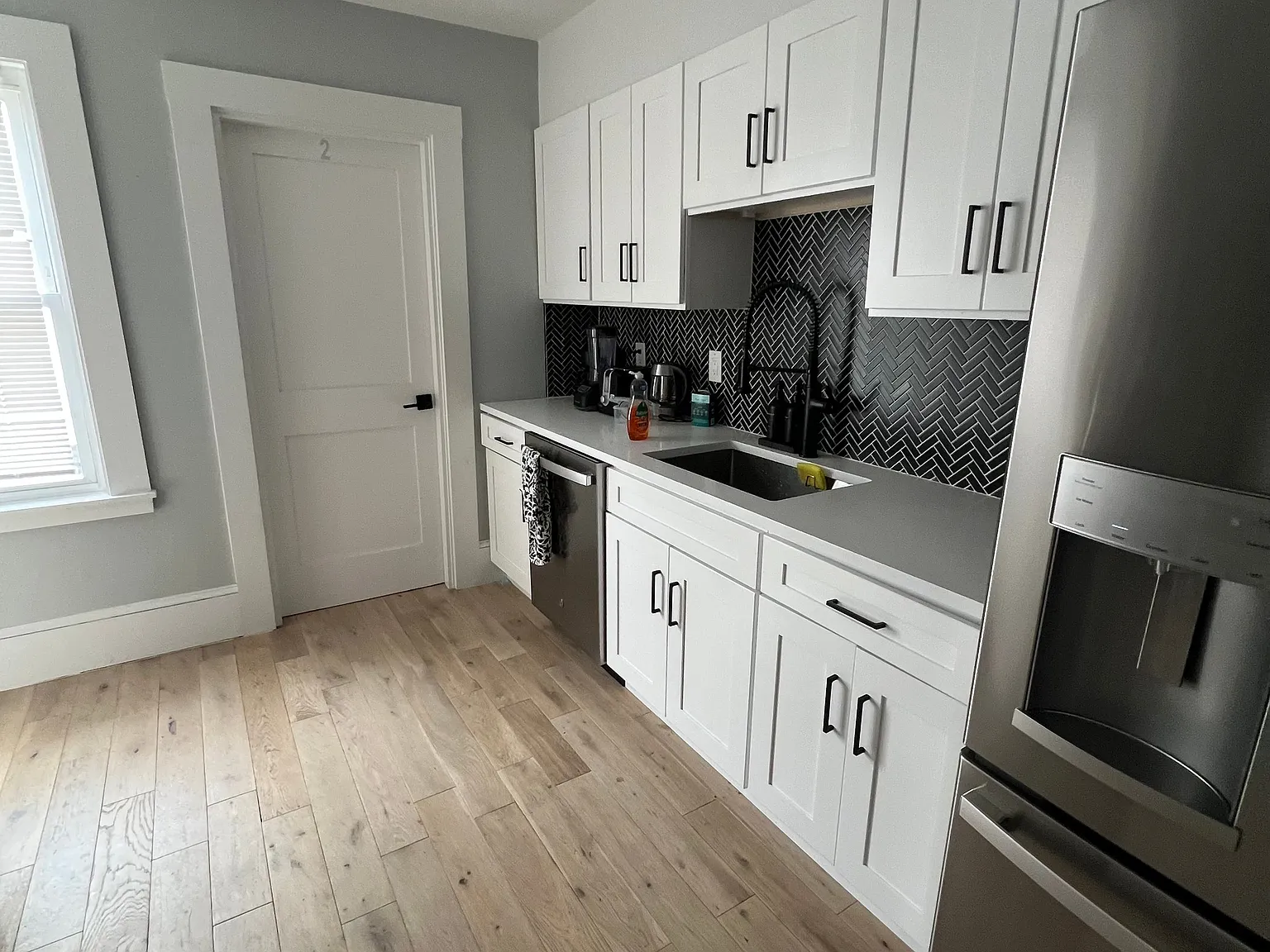 7 bed, 3.0 bath, $8,500 — Photo 2