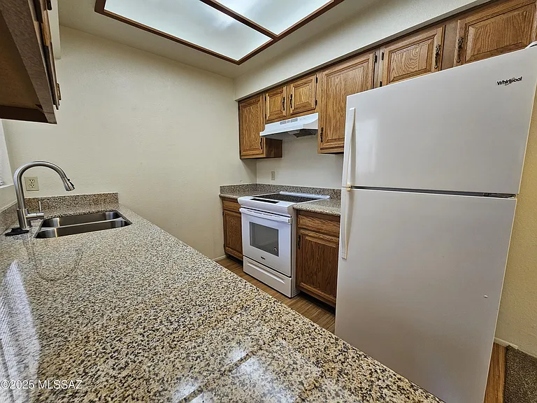 5750 N Camino Esplendora #C-227 — Photo 5