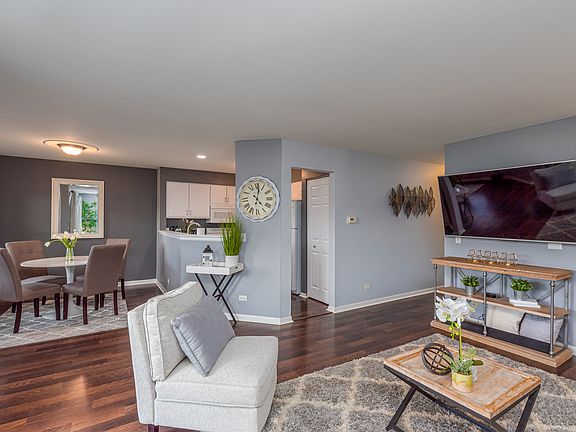 4th image of 264 Jennifer Ln #3