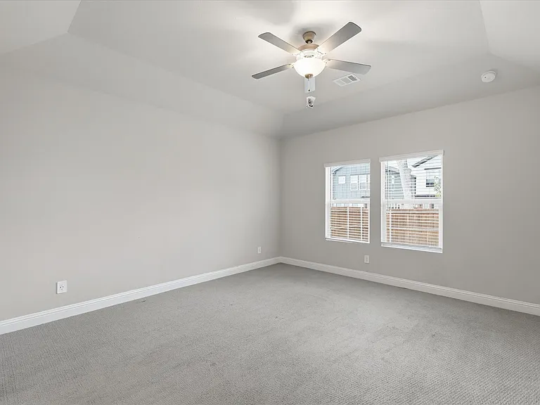1213 Birchwood Ln — Photo 17