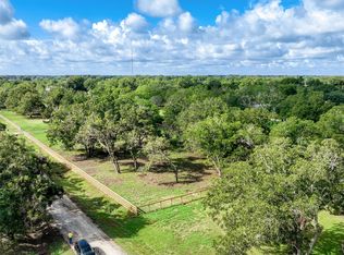 315 Pony Ln, Wallis, TX 77485