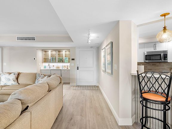 5th image of 100 SE 5th Ave APT 414