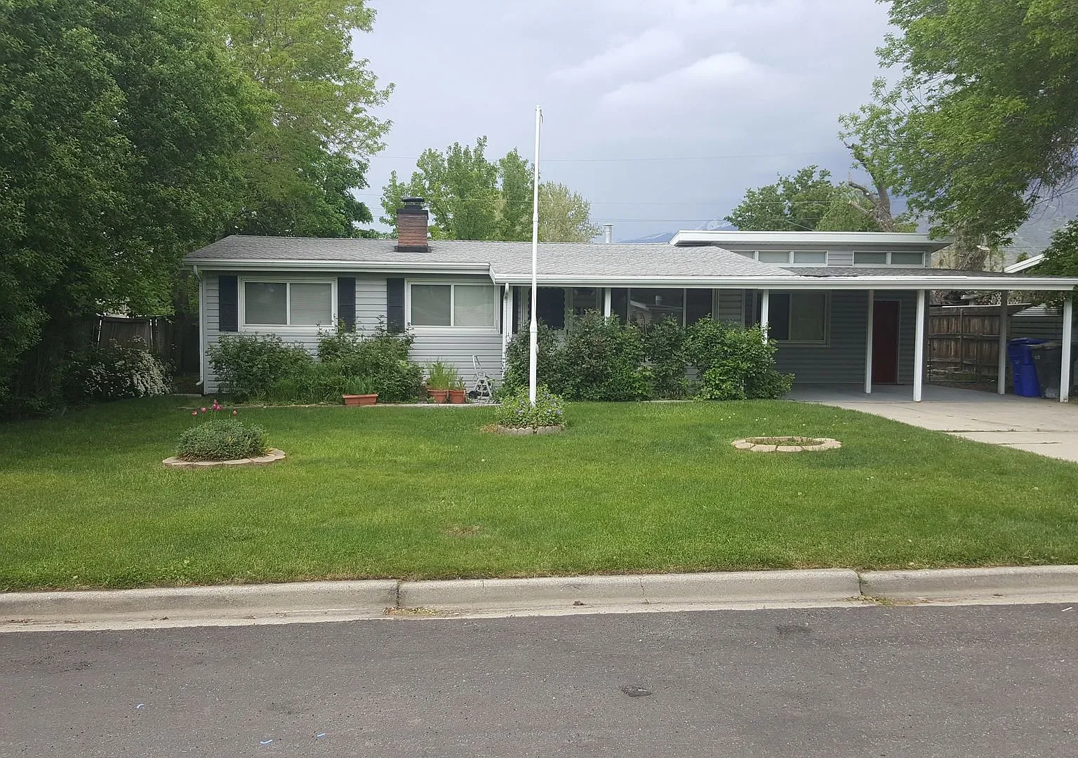 Charming 3-Bedroom Rambler in Bountiful with 2-Car Carport — Photo 2