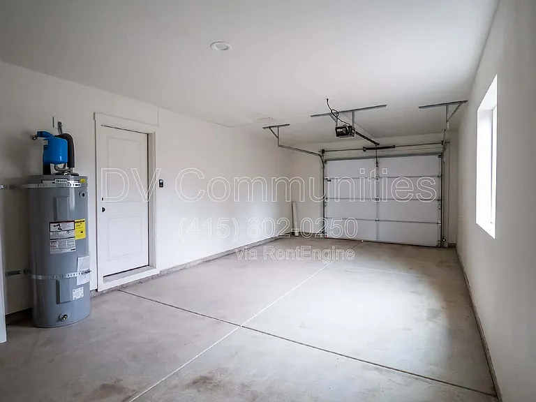 1246 Hughes St — Photo 19
