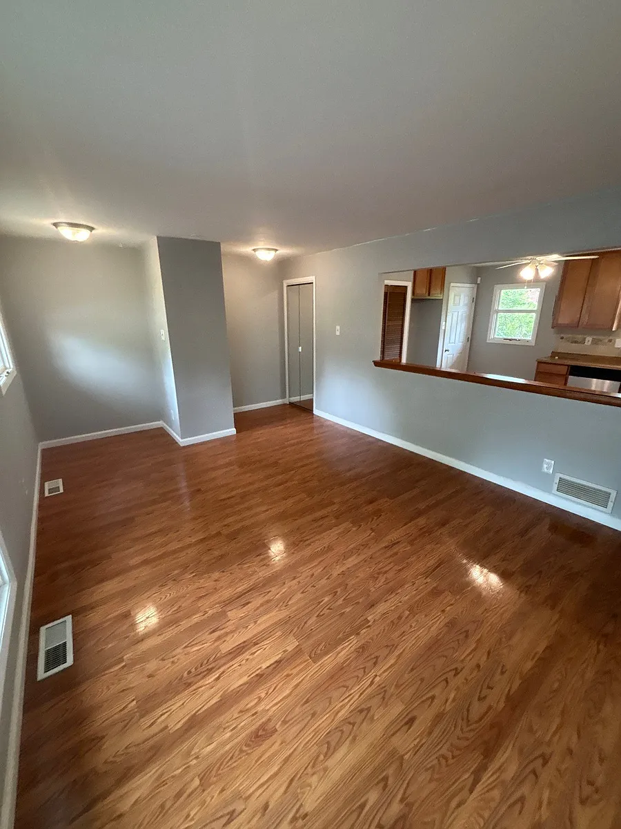 Building Photo - 1020 Rogers Ln