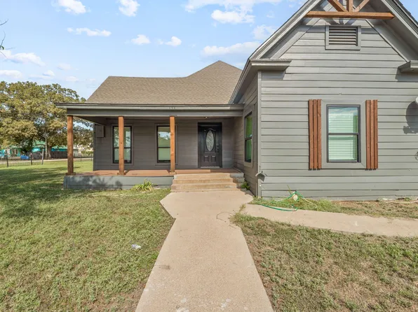 153 E Norway St, Walnut Springs, TX 76690