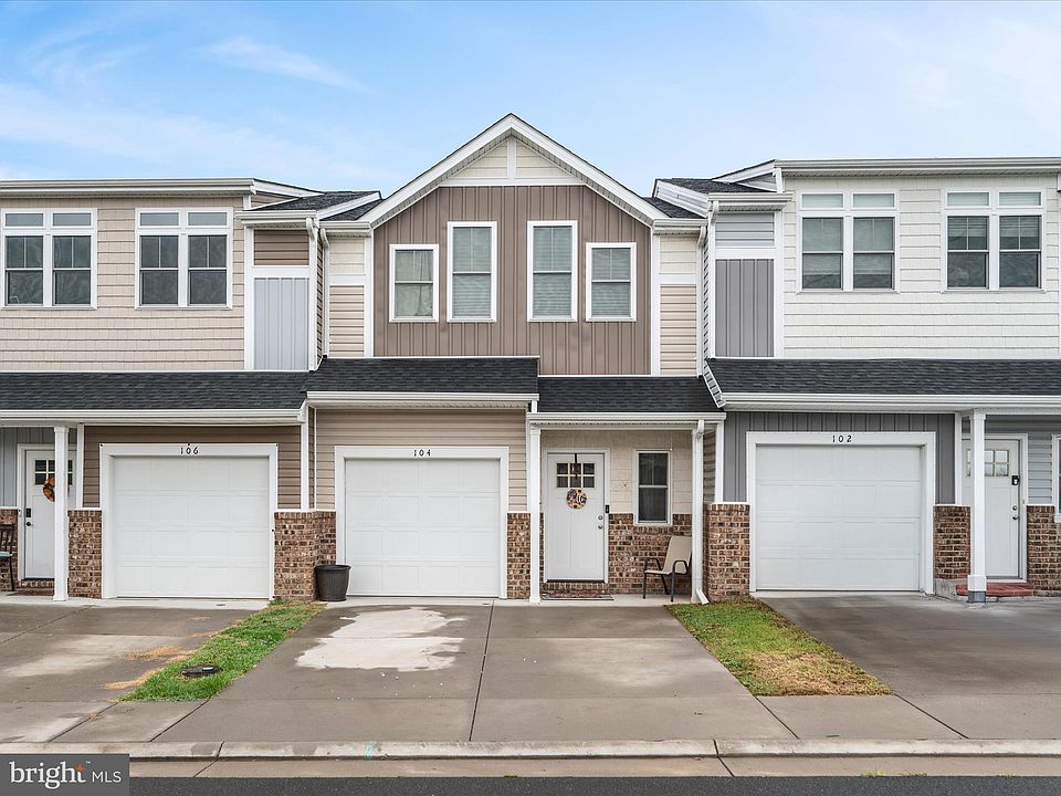 1st image of 104 Stella Ct