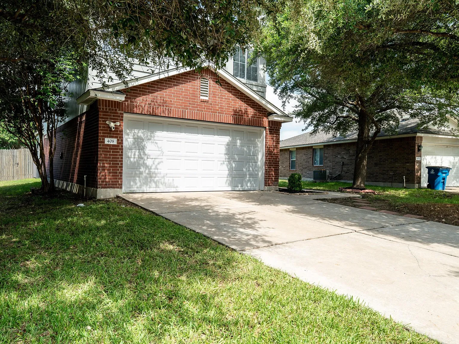 3 bed, 2.5 bath, 1710 sqft, $2,100 — Photo 2