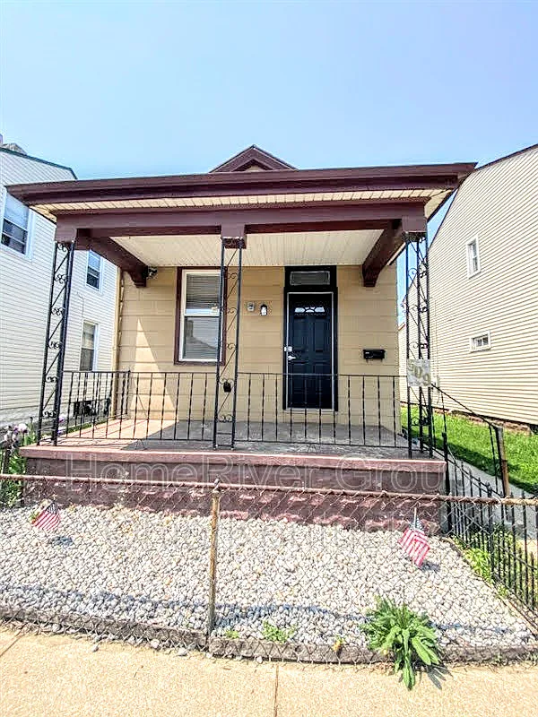 509 Hodge St photo 1