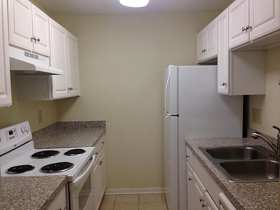 4th image of 3590 Sable Palm Ln Unit D