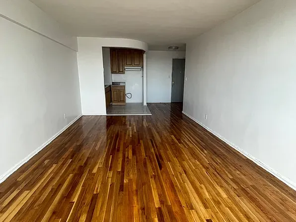 7101 Bay Parkway image 2 of 6