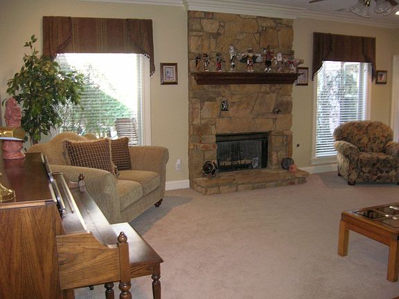 Living Room - total 3 Fireplaces
