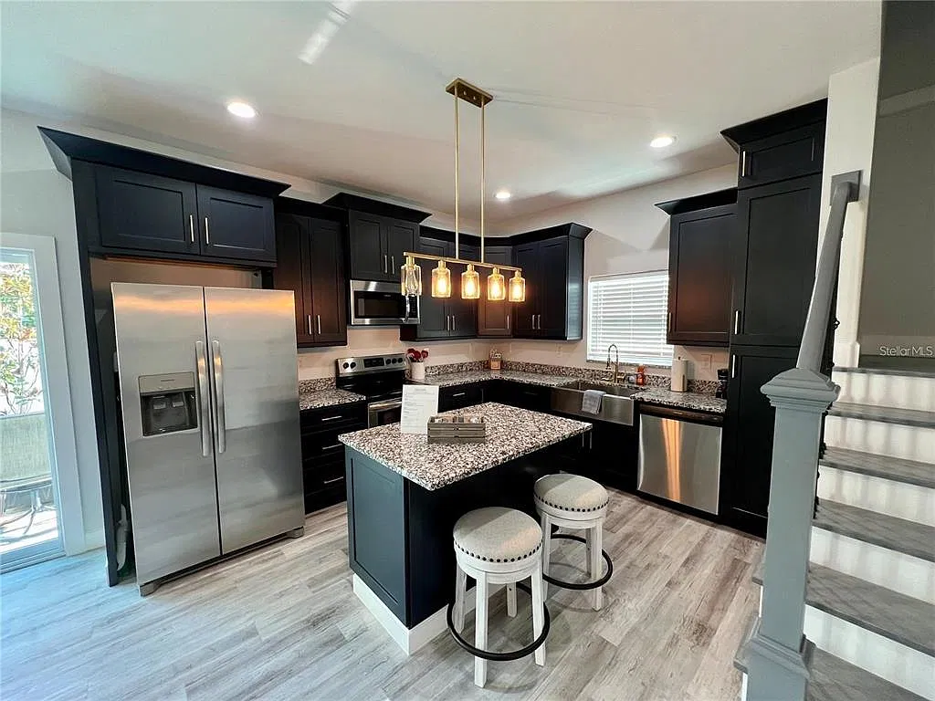2 bed, 2.5 bath, 1556 sqft, $2,200 — Photo 3
