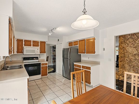 5th image of 4890 NORTHFORD Place E
