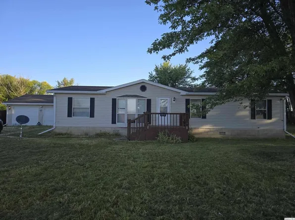 1103 E Main St, Augusta, IL 62311