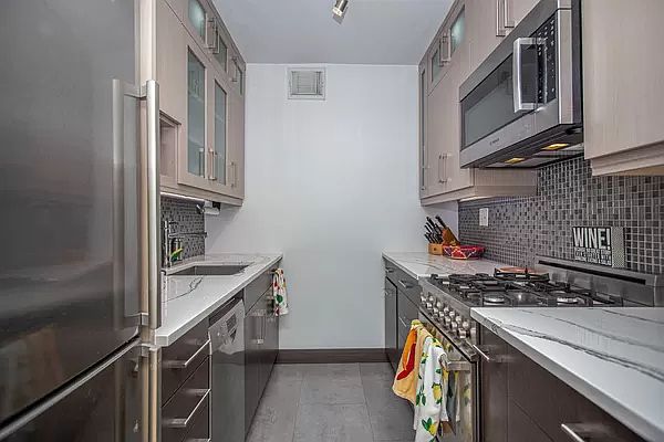 1st image of 136 E 56th St APT 6L