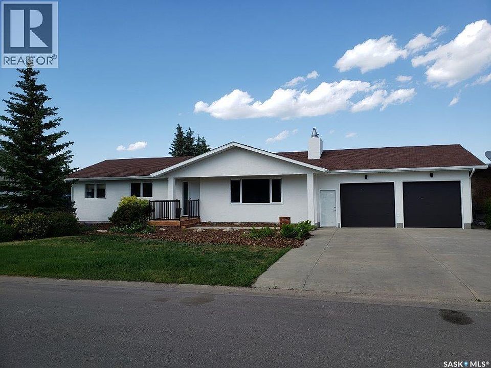 1st image of 252 Riverbend Cres
