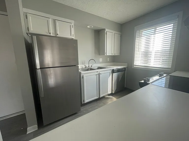 Superior Place Apartments — Photo 2