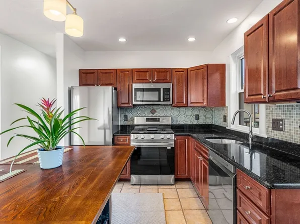 372 Adams St #2, Dorchester, MA 02122