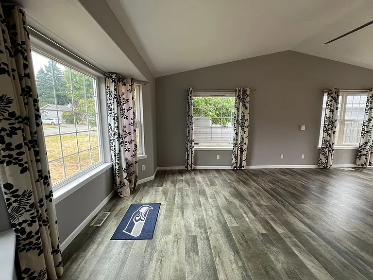 1360 Roma Rd — Photo 5