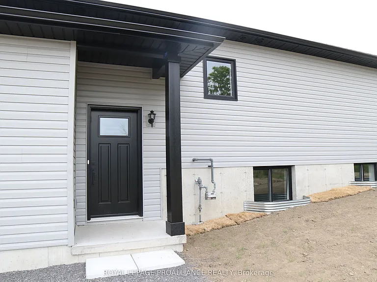 160B Sienna Ave — Photo 2