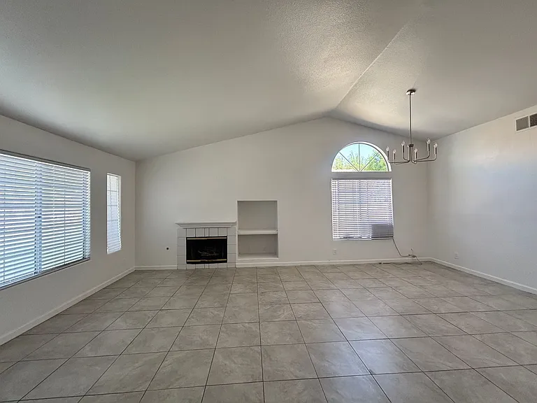 1734 Lightcap St — Photo 4
