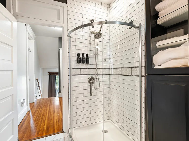 2nd full bathroom on 2nd floor