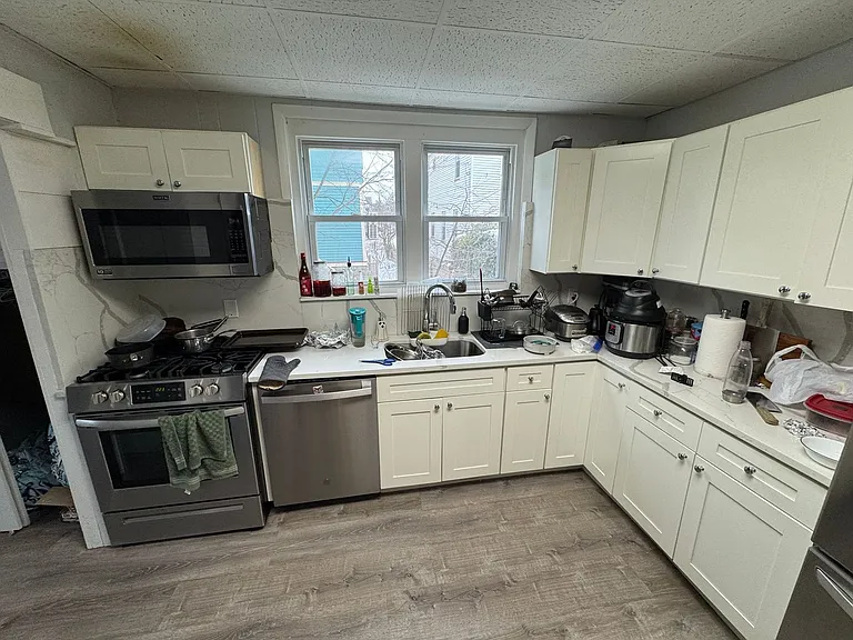 12 Burnham St #S1 — Photo 18