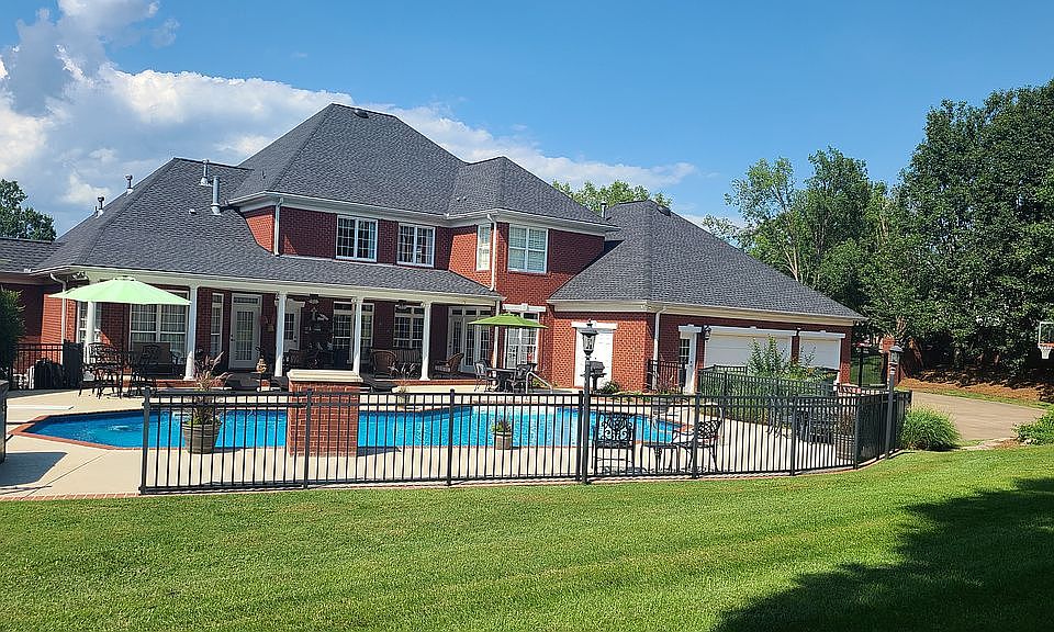 1st image of 107 Mimosa Dr