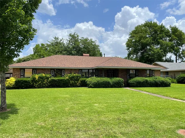 310 Lancashire Dr, Bossier City, LA 71111