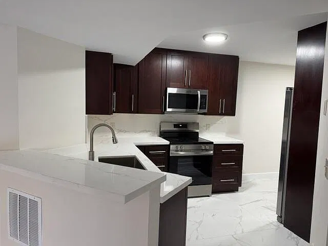 3 bed, 2.0 bath, 1166 sqft, $2,950 — Photo 4