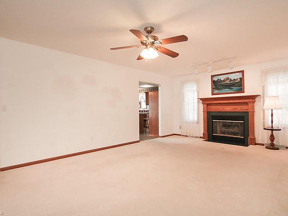 3rd image of 734 Song Bird St