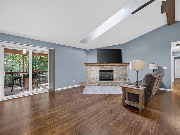 3rd image of 206 Woodcliff Way