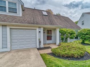9643 E Idlewood Dr, Twinsburg, OH 44087
