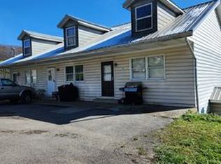107 4th St APT 5, Terra Alta, WV 26764