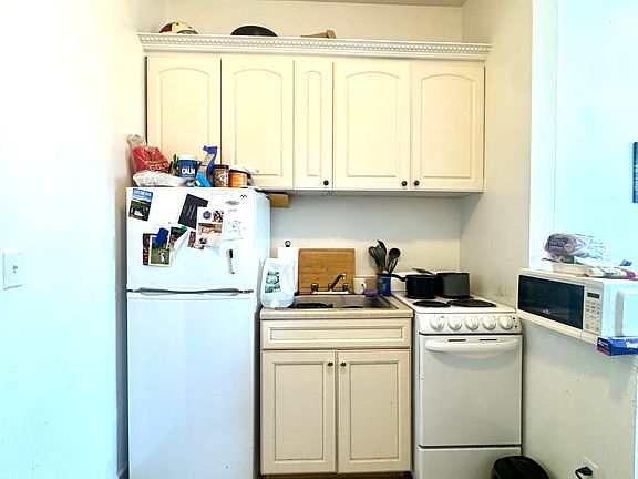 3rd image of 221 Avenue A APT 10