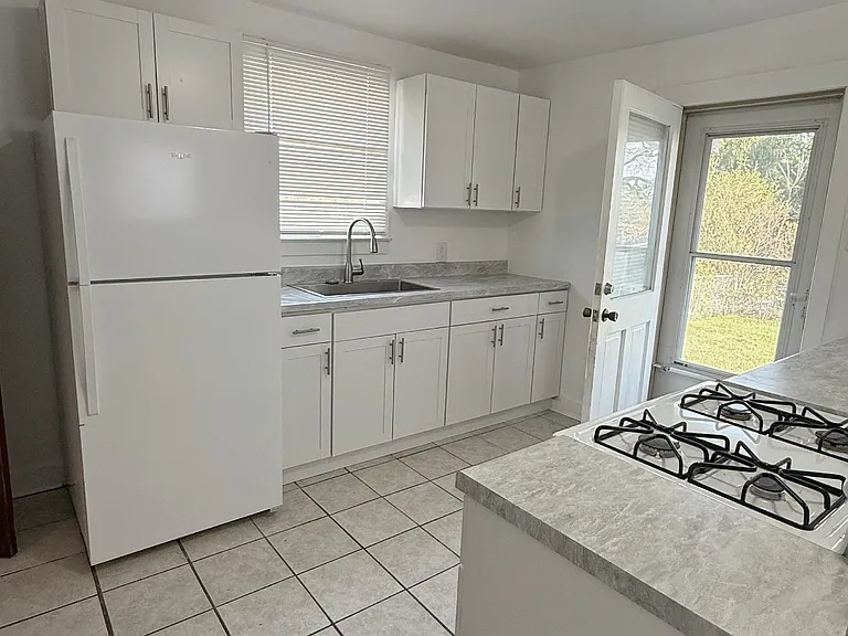 3421 Rebecca St — Photo 3